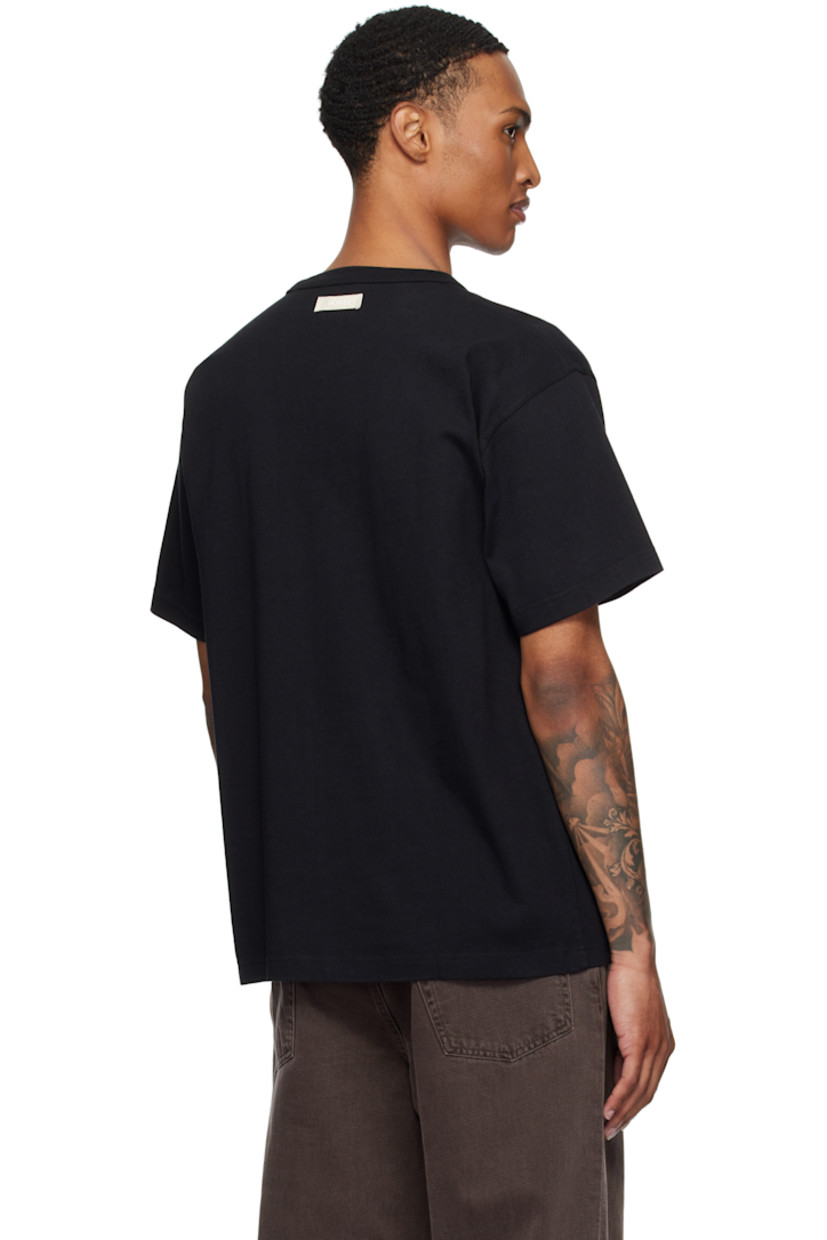 Heavyweight 290 gsm organic cotton jersey T-shirt.

· Rib-knit crewneck
· Dropped shoulders
· Logo-embroidered locker loop at back collar

Supplier color: Black