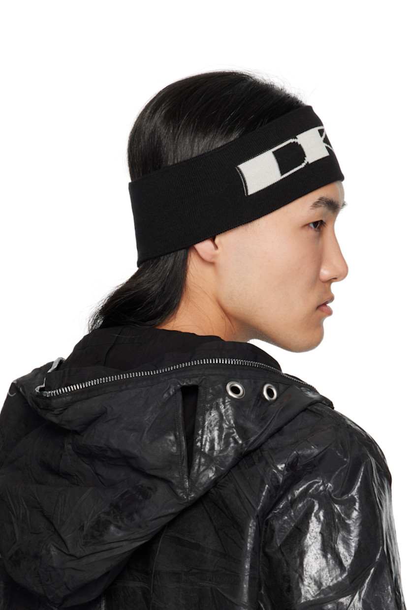 Rib-knit organic cotton headband. Jacquard text at face.

Supplier color: Black/Pearl