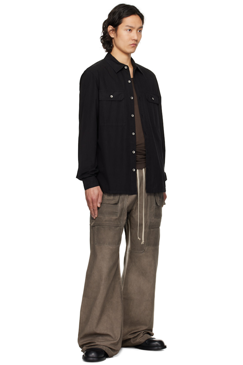 GOTS-certified organic cotton poplin overshirt.

· Garment-dyed
· Spread collar
· Button closure
· Flap pockets
· Droptail hem
· Beveled side seams
· Saddle shoulders
· Adjustable button fastening at cuffs
· Integrated logo-woven strap at interior
· Silver-tone hardware

Supplier color: Black