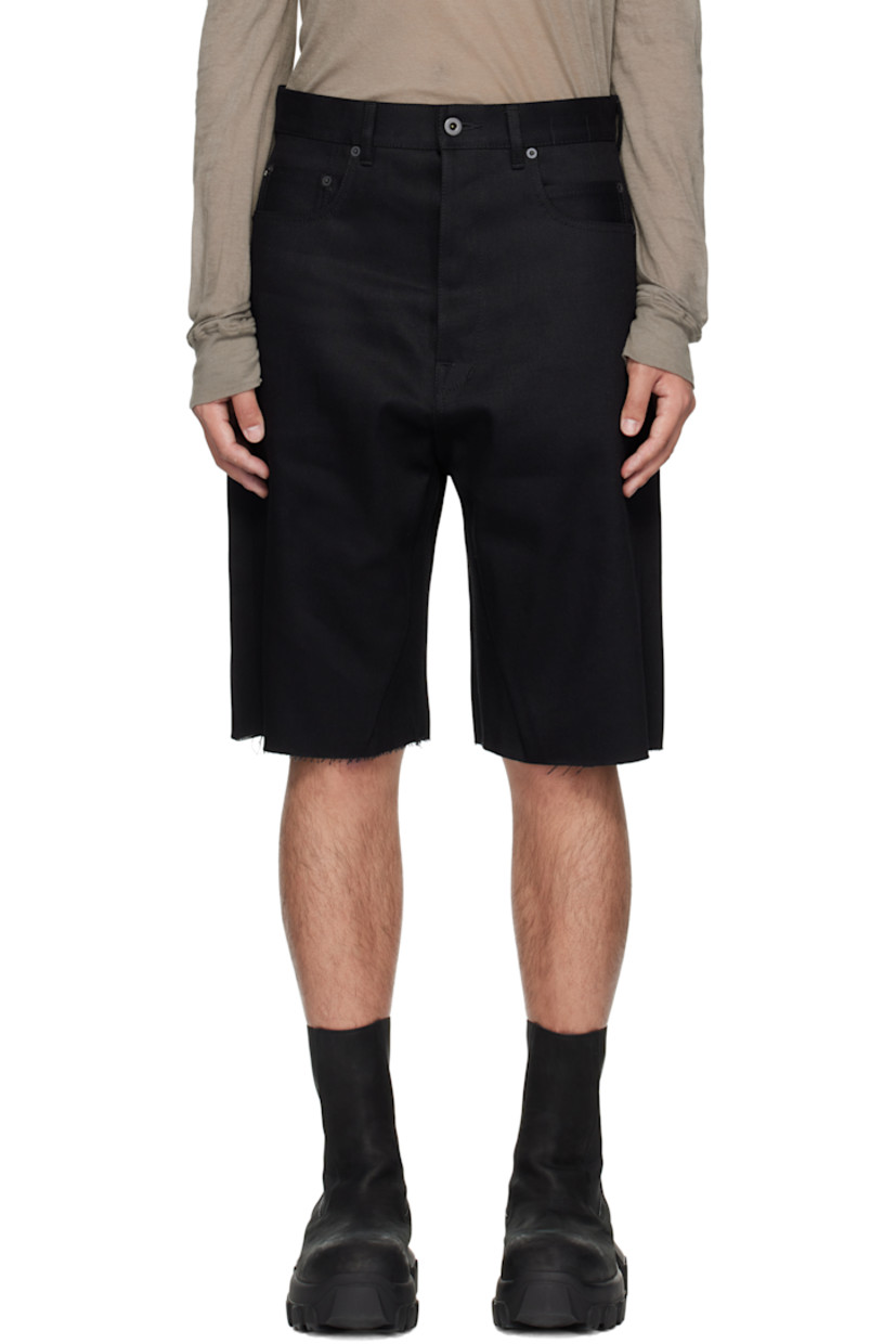 12 oz non-stretch denim shorts.

· Mid-rise
· Belt loops
· Six-pocket styling
· Button fly
· Raw edge at cuffs
· Logo patch at back waistband

Supplier color: Black