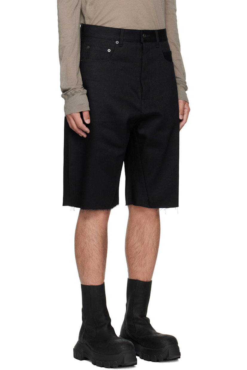 12 oz non-stretch denim shorts.

· Mid-rise
· Belt loops
· Six-pocket styling
· Button fly
· Raw edge at cuffs
· Logo patch at back waistband

Supplier color: Black