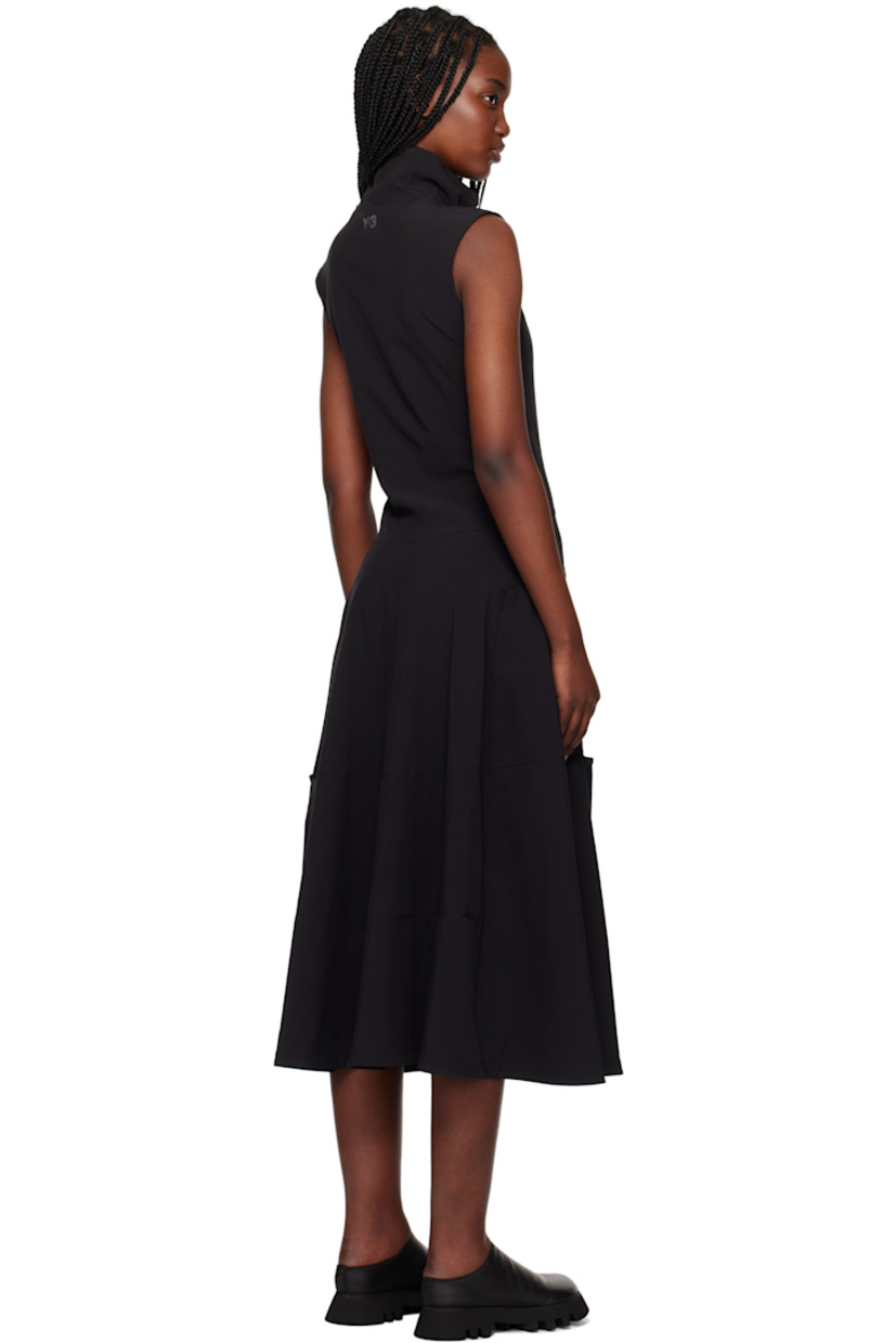 Stretch recycled polyester jersey midi dress. Press-stud vents and mesh underlays throughout. 

· Paneled construction 
· Stand collar  
· Half-zip closure
· Darts at chest
· Zip closure at side seam 
· Logo bonded at back collar 

Supplier color: Black