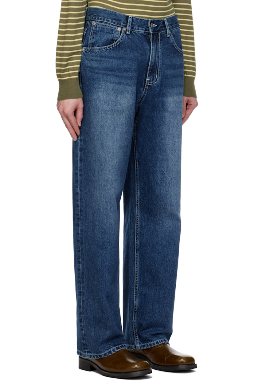 Non-stretch denim jeans. Fading and whiskering throughout.

· Belt loops
· Five-pocket styling
· Zip-fly
· Logo patch at back waistband

Supplier color: Indigo