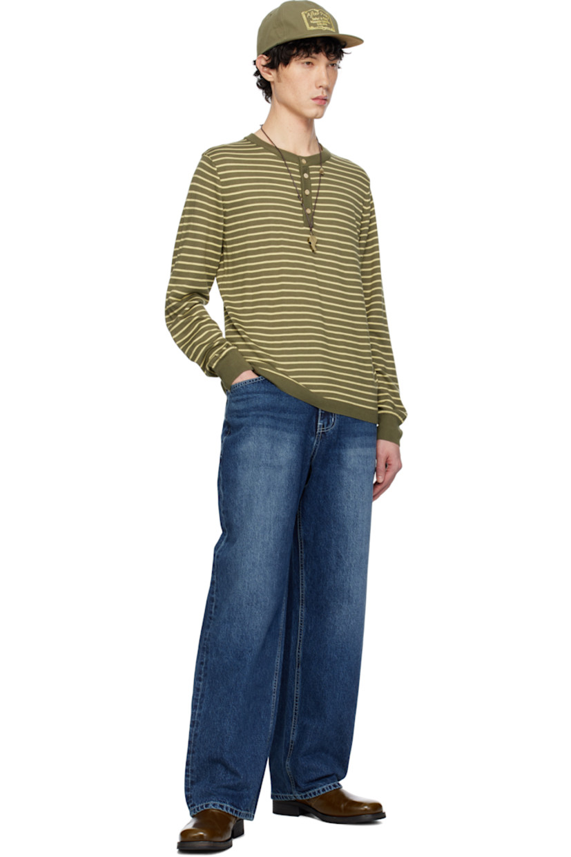 Non-stretch denim jeans. Fading and whiskering throughout.

· Belt loops
· Five-pocket styling
· Zip-fly
· Logo patch at back waistband

Supplier color: Indigo