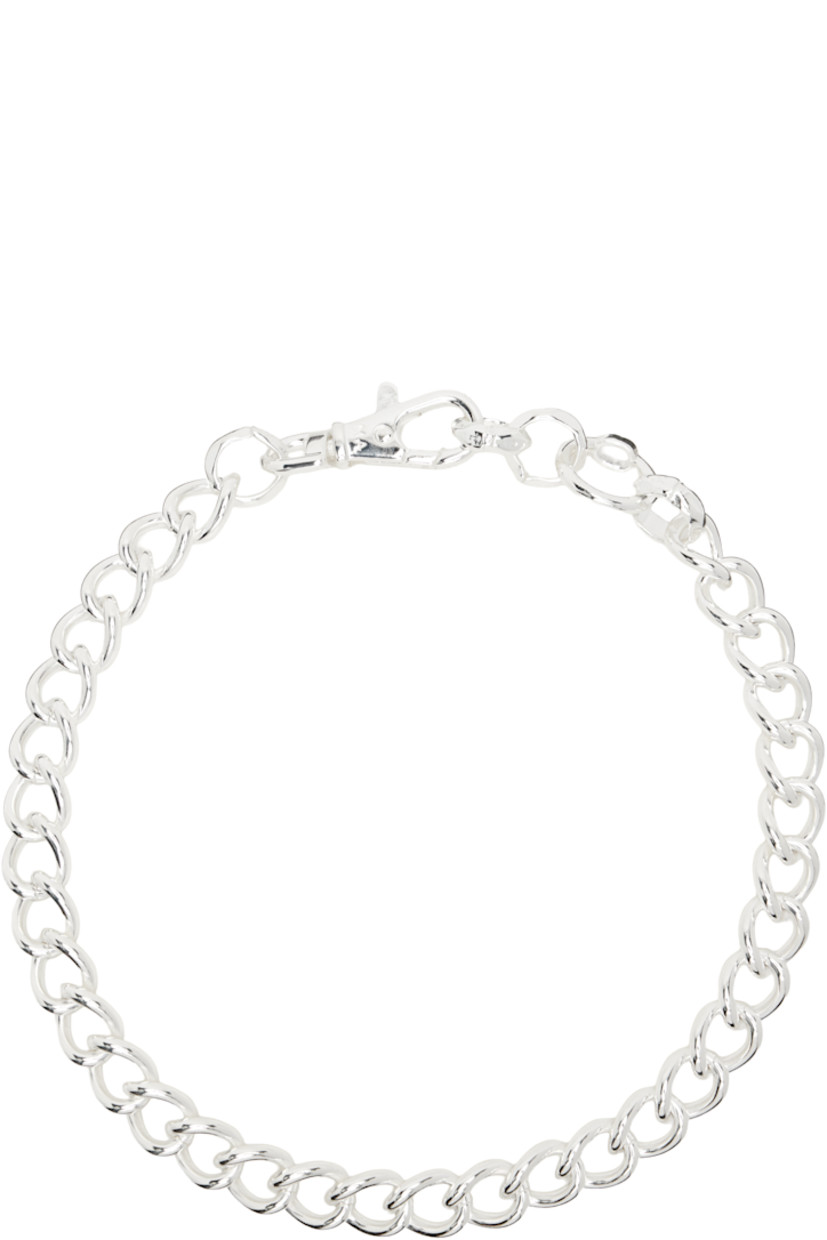 Curb chain necklace in sterling silver-plated brass. Adjustable lobster-clasp fastening.

Supplier color: Silver
