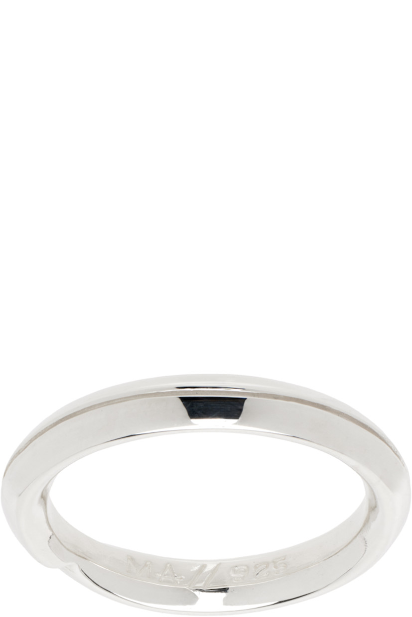 Band ring in sterling silver. 

· Stripe throughout
· Logo and hallmarking at inner band

Supplier color: Silver