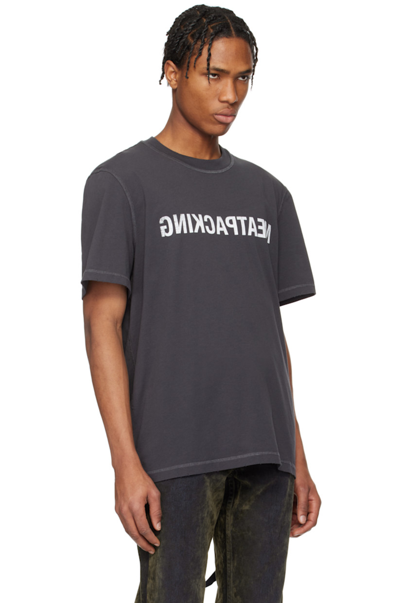 Cotton jersey T-shirt. Overlock stitching throughout. 

· Rib-knit crewneck 
· Distressing at collar, hem, and cuffs
· Text printed at chest
· Adjustable webbing cinch strap at hem
· Text and logo printed at back 

Supplier color: Ash