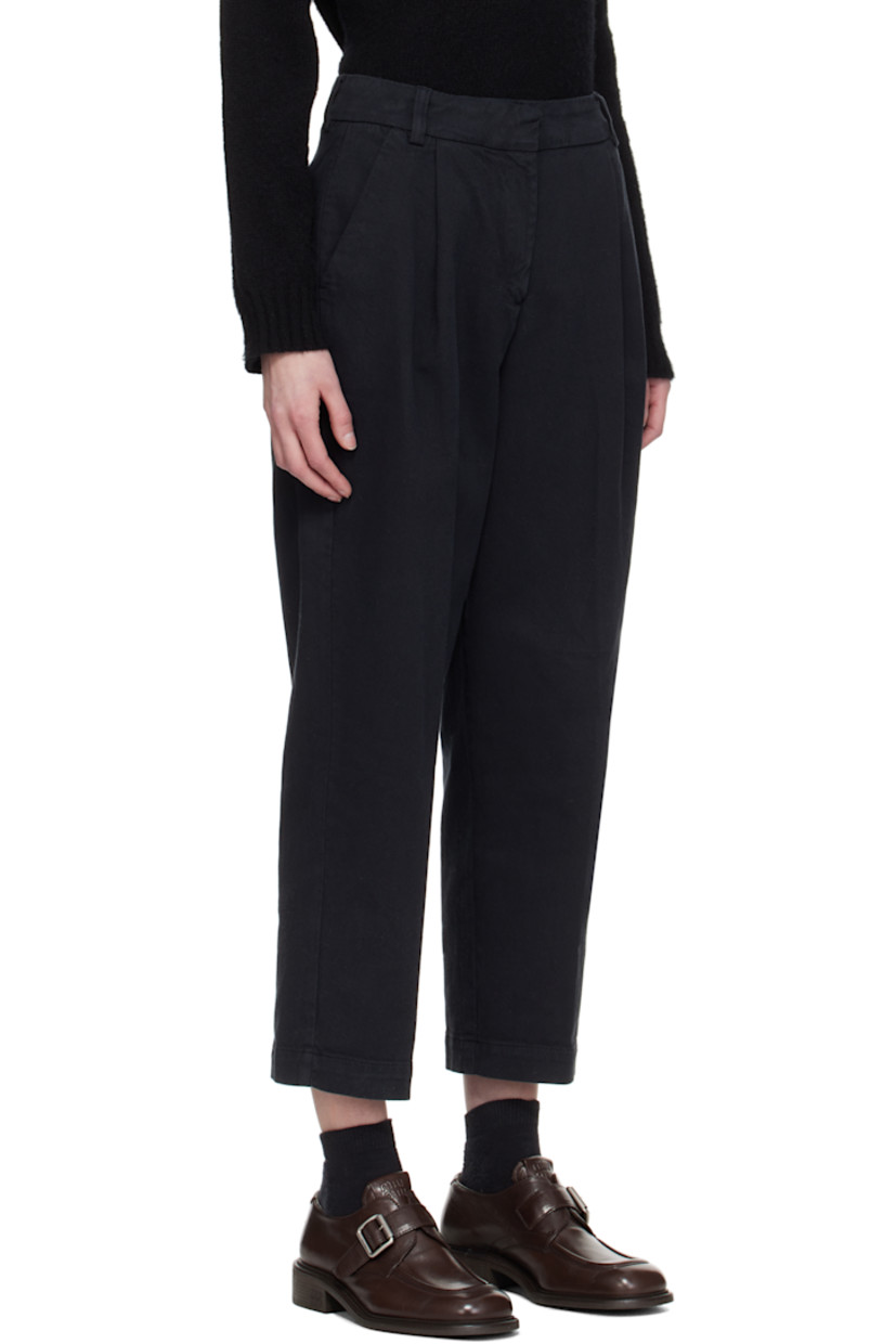 Straight-leg stretch organic cotton drill trousers. 

· Garment-dyed 
· Belt loops
· Two-pocket styling 
· Zip-fly 
· Pleats at front
· Cropped legs

Supplier color: Black