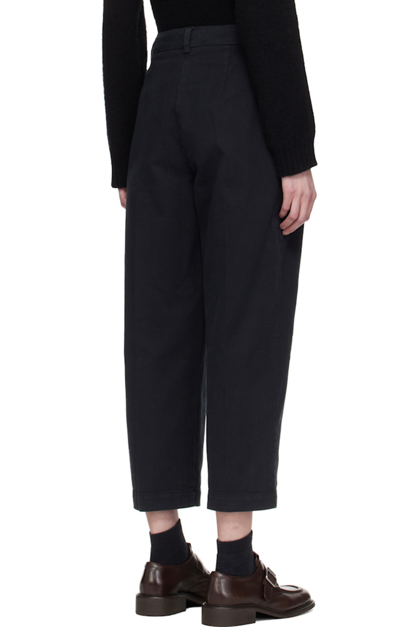 Straight-leg stretch organic cotton drill trousers. 

· Garment-dyed 
· Belt loops
· Two-pocket styling 
· Zip-fly 
· Pleats at front
· Cropped legs

Supplier color: Black