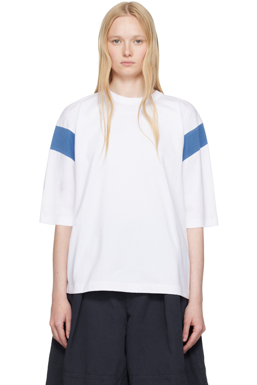 Organic cotton jersey T-shirt. 

· Rib-knit crewneck
· Vented side seams
· Dropped shoulders
· Rib-knit panel at sleeves

Supplier color: White