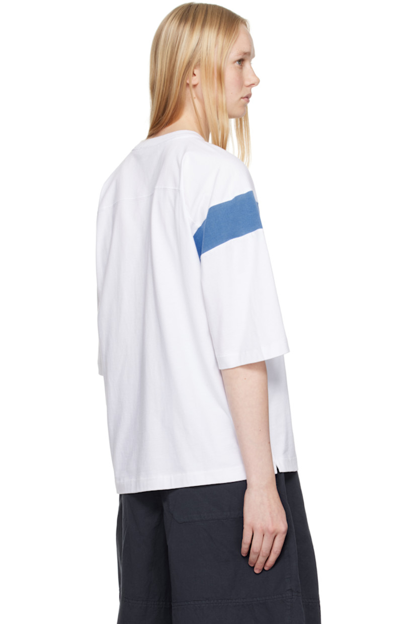 Organic cotton jersey T-shirt. 

· Rib-knit crewneck
· Vented side seams
· Dropped shoulders
· Rib-knit panel at sleeves

Supplier color: White