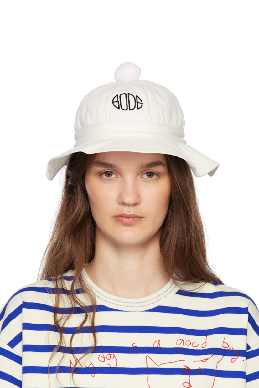 Cotton canvas bucket hat in white.

· Pom-pom at crown
· Logo embroidered at face
· Quilted brim
· Unlined

Supplier color: White