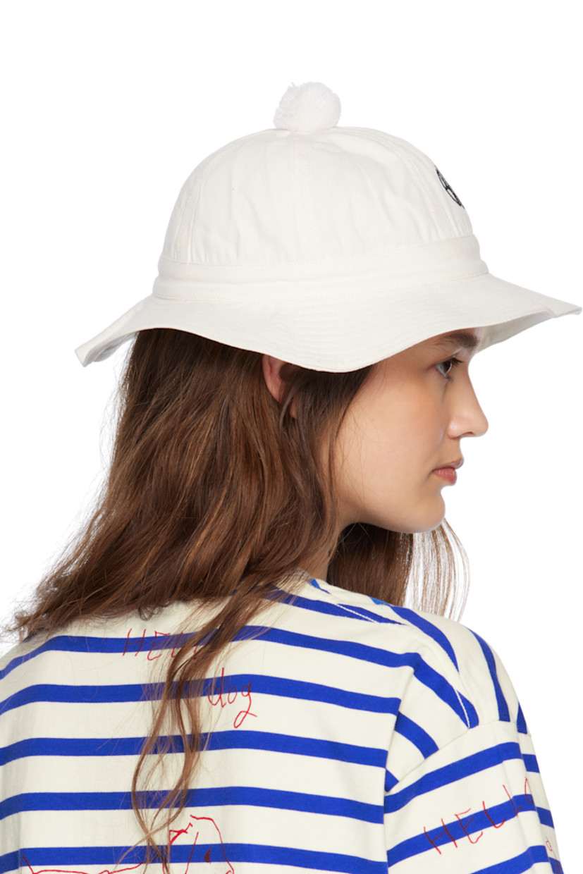 Cotton canvas bucket hat in white.

· Pom-pom at crown
· Logo embroidered at face
· Quilted brim
· Unlined

Supplier color: White