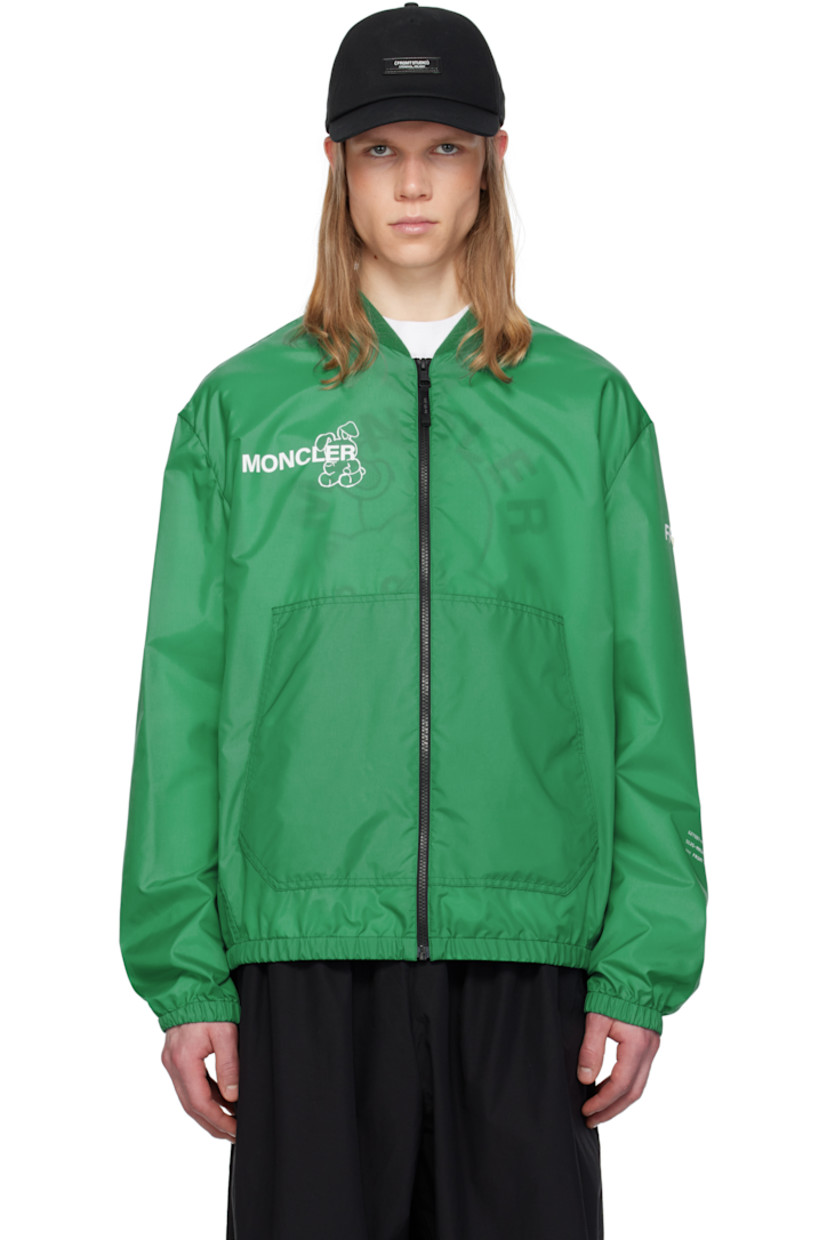 Water-repellent nylon canvas bomber jacket.

· Loose-fit
· Rib-knit stand collar
· Zip closure
· Logo graphic printed at chest and back
· Patch pockets
· Elasticized hem and cuffs
· Dropped shoulders
· Felted logo patch and printed logo at sleeve

Part of the 7 Moncler FRGMT Hiroshi Fujiwara collection.

Supplier color: Pine