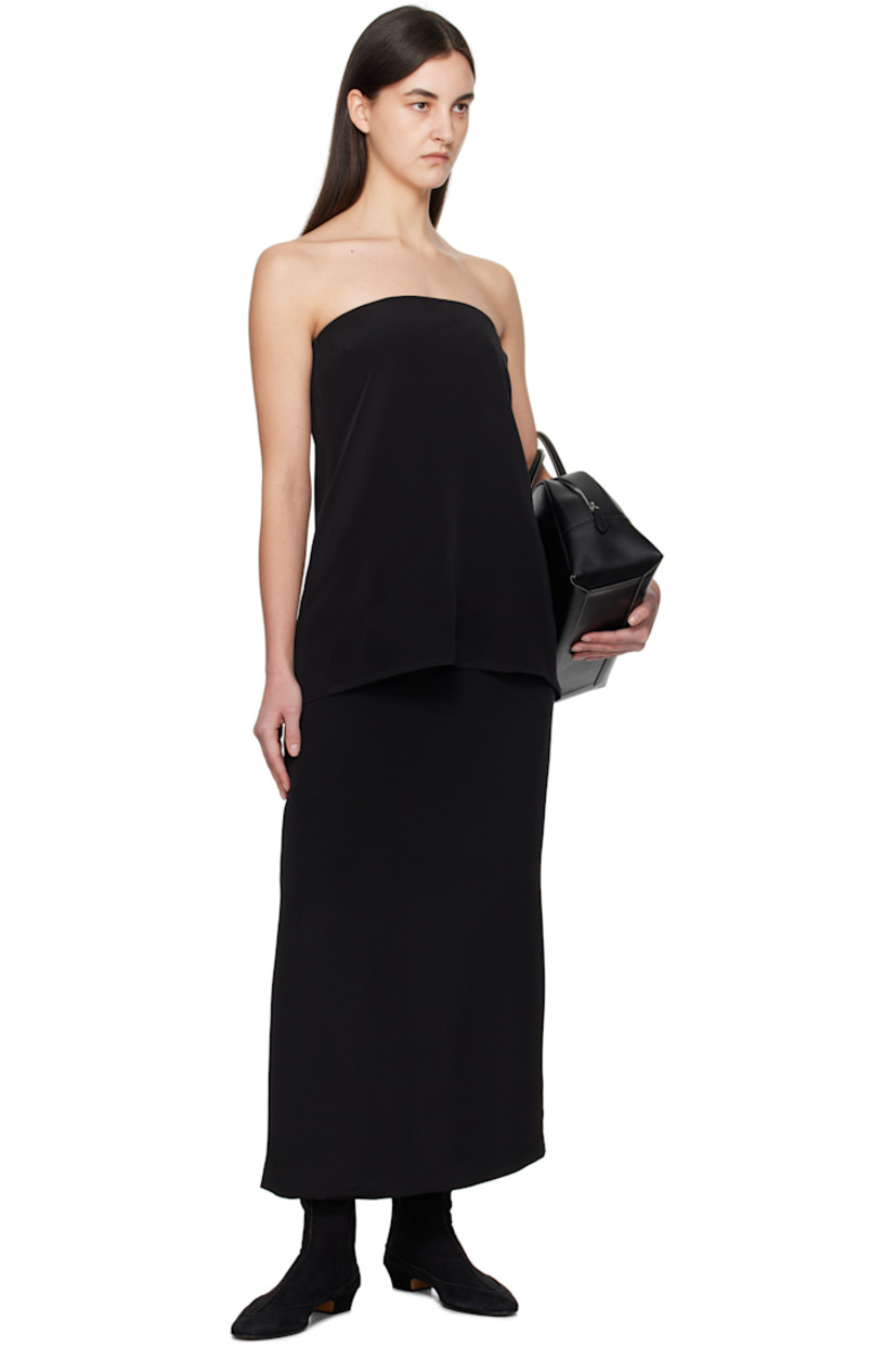 Silk crepe top.

· Strapless construction
· Non-slip silicone band at straight neck
· Darts at bust
· Zip closure at back
· Hook-eye fastening at partial silk satin lining

Supplier color: Black