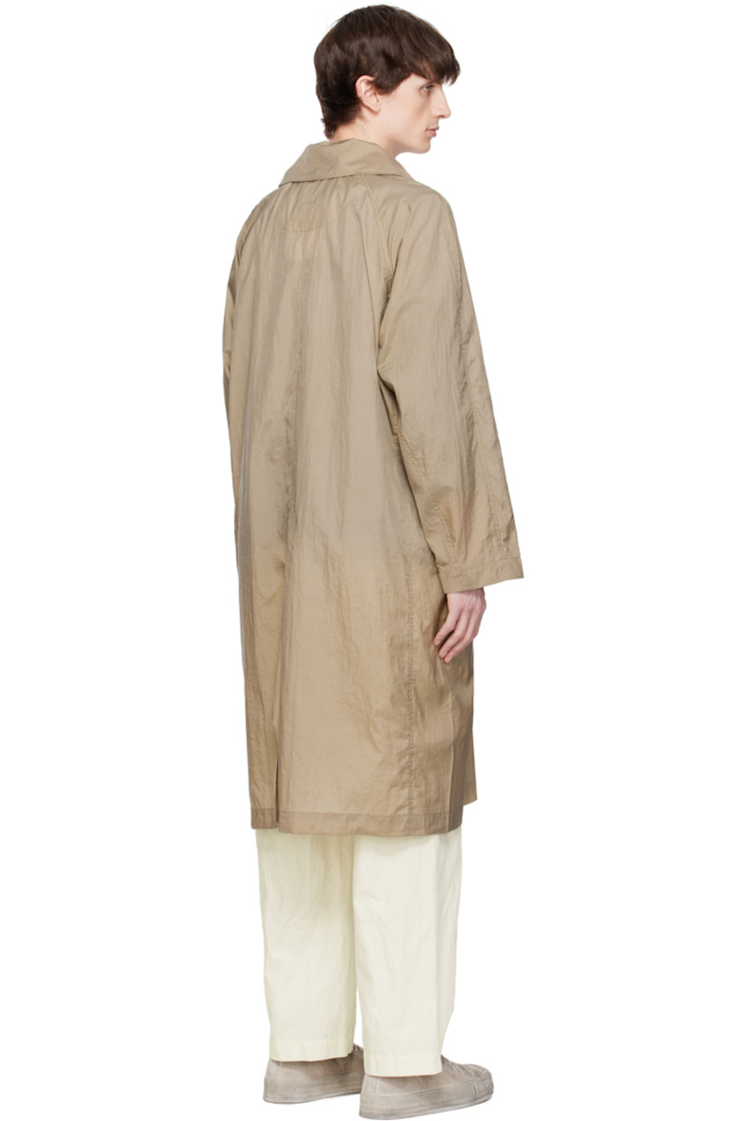 Nylon taffeta coat. Packable, lightweight, and waterproof.

· Spread collar
· Concealed press-stud closure
· Welt pockets
· Raglan sleeves
· Central vent at back hem
· Patch pocket at interior 
· Unlined

Supplier color: Khaki