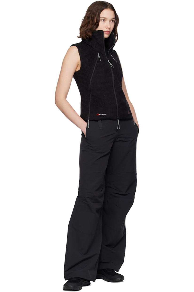 Stretch nylon taffeta sport pants.

· Water-repellent 
· Loose-fit 
· Integrated cinch belt 
· Two-pocket styling
· Zip fly 
· Darts at knees
· Bungee-style drawstring at cuffs
· Logo embroidered at back

Supplier color: Black