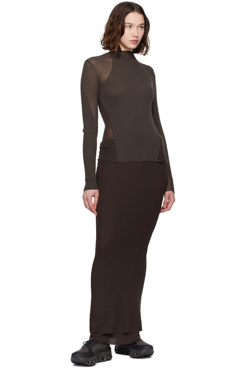 Polyester ribbed jersey sport skirt.

· Layered construction 
· Elasticized waistband
· Logo embroidered at waist
· Raw edges at tiered hem 
· Locker loops and shirring at back waist 

Supplier color: Dark brown