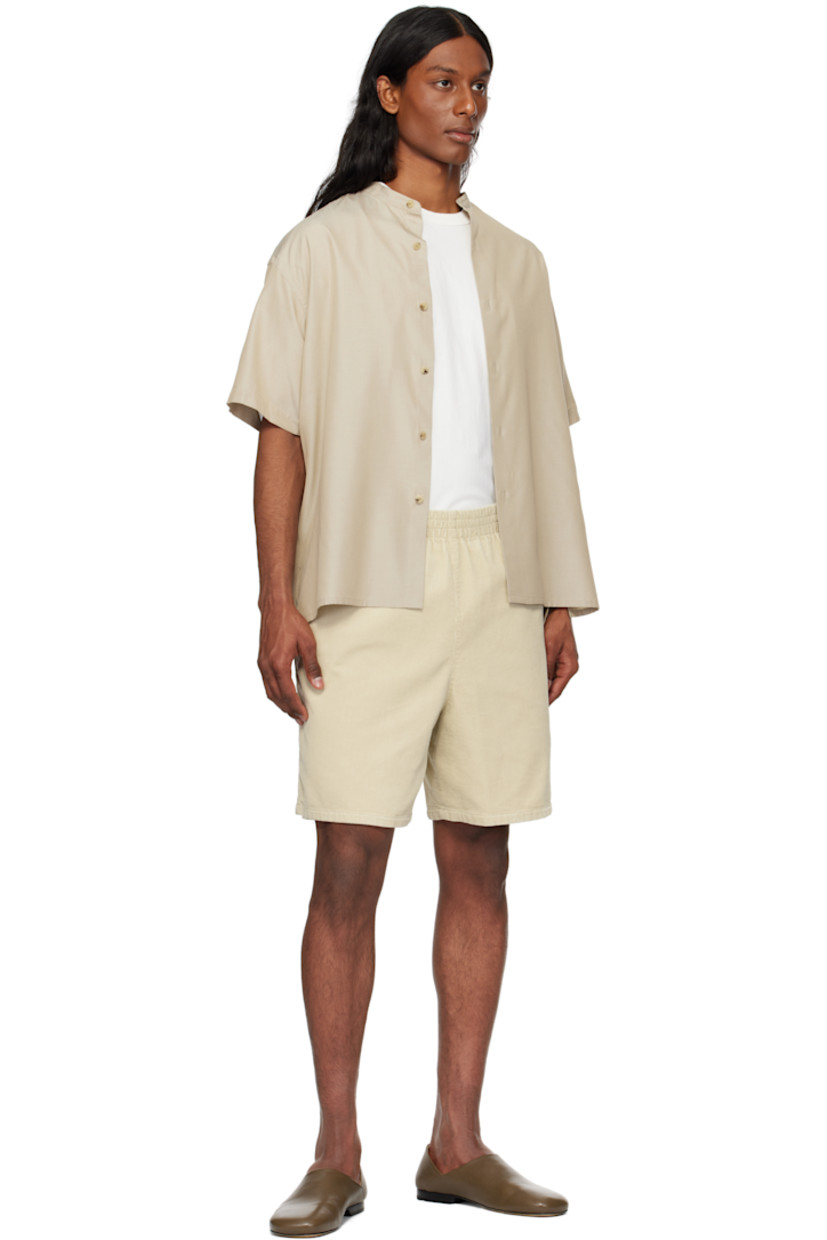 Cotton corduroy shorts.

· Concealed drawstring at elasticized waistband
· Four-pocket styling

Supplier color: Butter