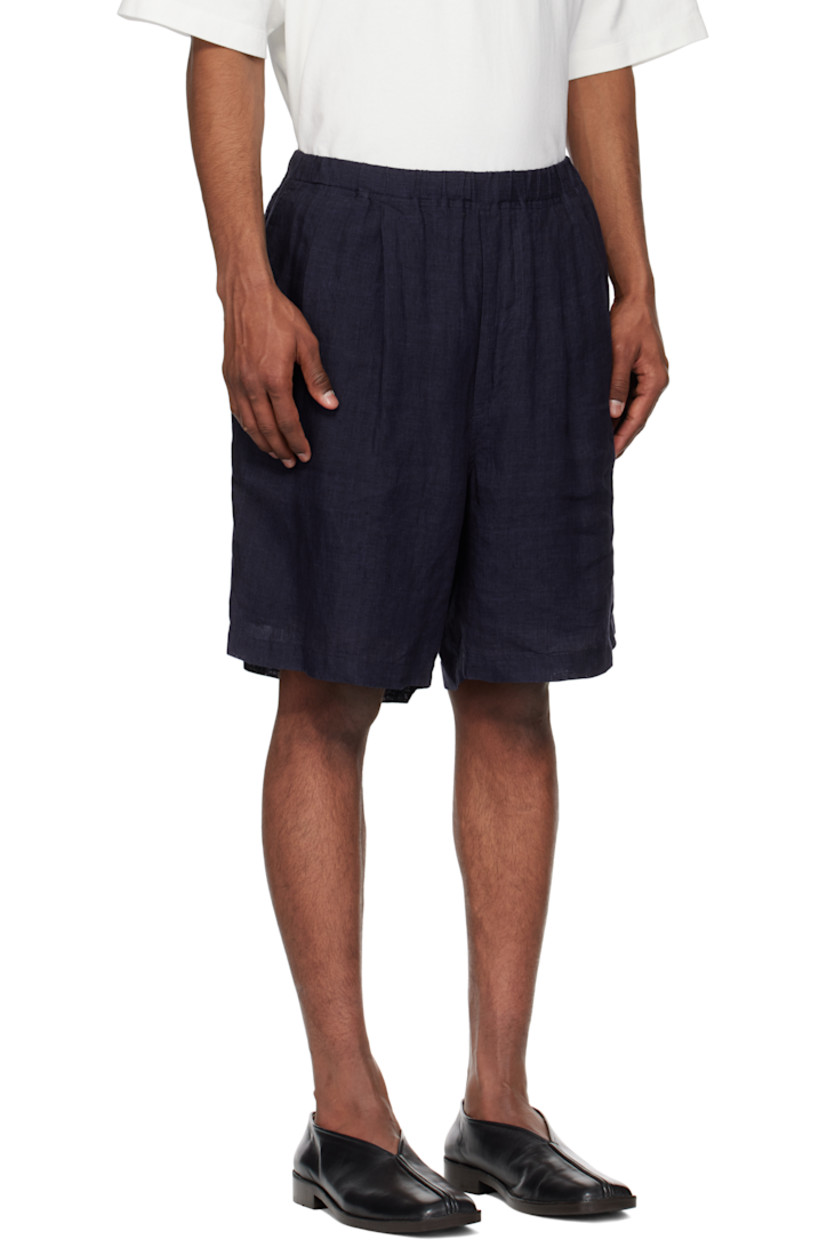 Lightweight linen poplin shorts. 

· Concealed drawstring at elasticized waistband
· Four-pocket styling
· Pleats at front
· Full poplin lining

Supplier color: Navy