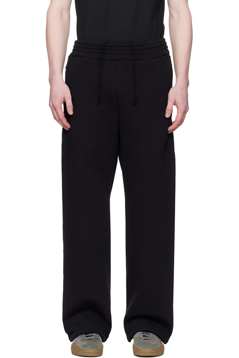 Straight-leg heavyweight stretch cotton fleece sweatpants.

· Concealed drawstring at elasticized waistband
· Four-pocket styling

Supplier color: Black