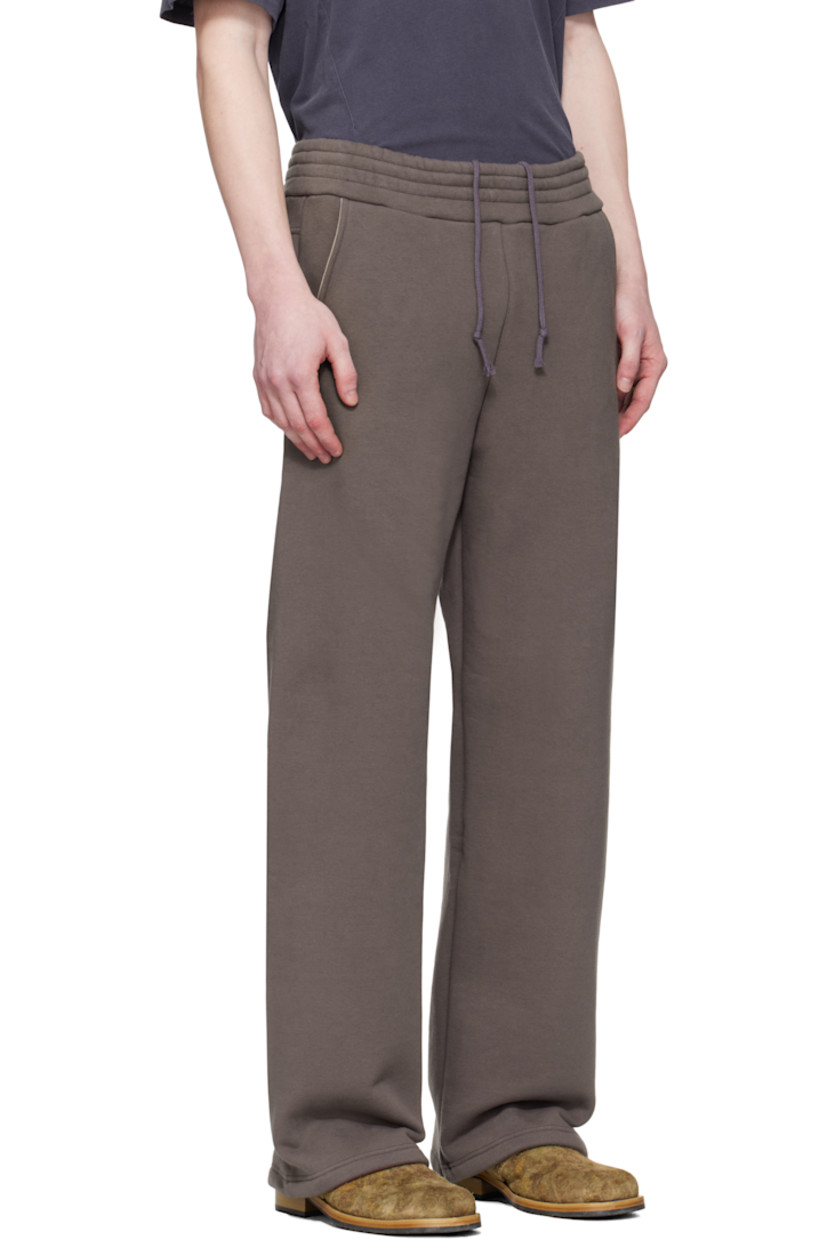 Straight-leg heavyweight stretch cotton fleece sweatpants.

· Concealed drawstring at elasticized waistband
· Four-pocket styling

Supplier color: Brown