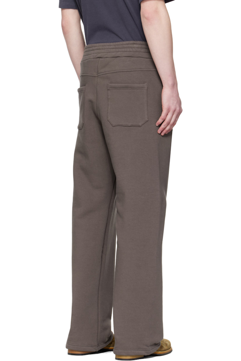 Straight-leg heavyweight stretch cotton fleece sweatpants.

· Concealed drawstring at elasticized waistband
· Four-pocket styling

Supplier color: Brown