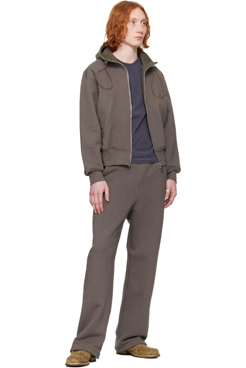 Straight-leg heavyweight stretch cotton fleece sweatpants.

· Concealed drawstring at elasticized waistband
· Four-pocket styling

Supplier color: Brown