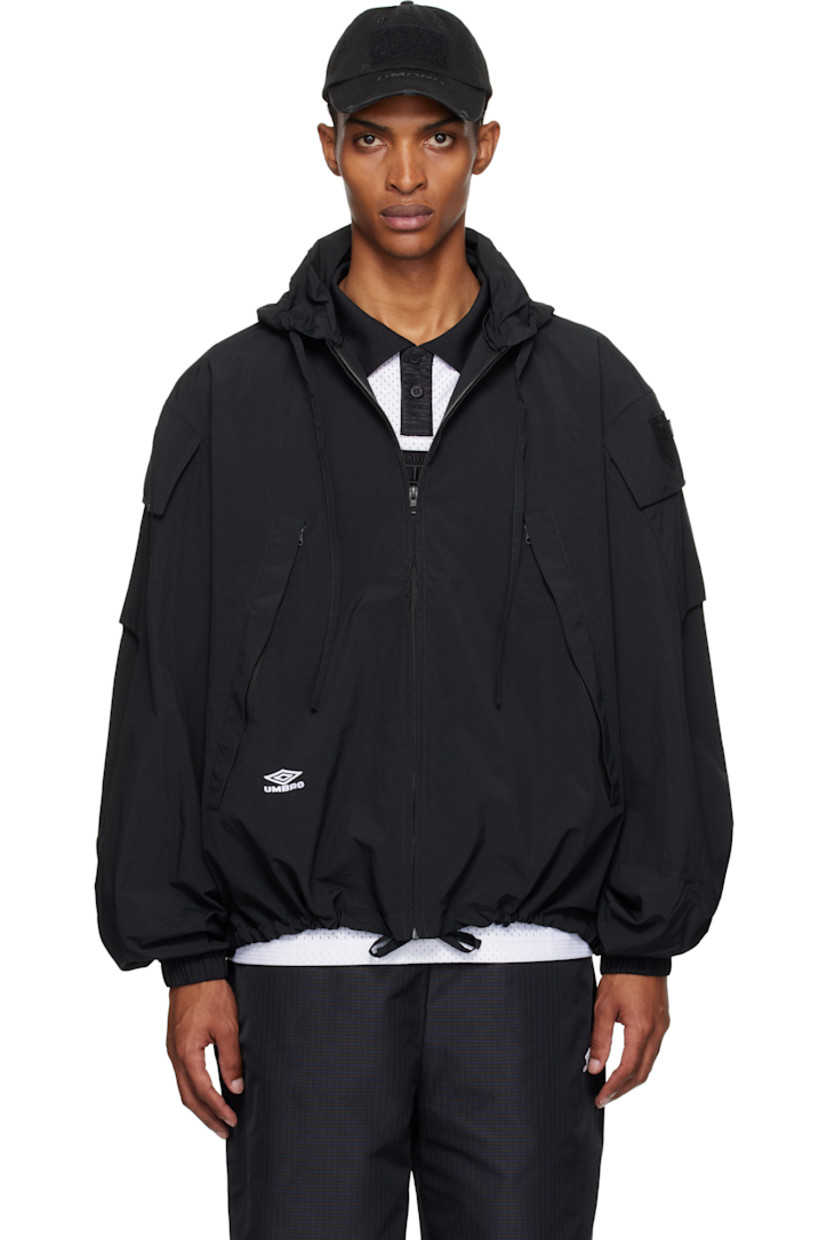 Nylon ripstop jacket. 

· Drawstring at hood and hem
· Integrated logo-embroidered balaclava at hood
· Zip closure
· Zip compartments at front
· Logo embroidered at front hem
· Flap pocket with velcro patch at sleeves
· Elasticized cuffs
· Unlined

Supplier color: Black