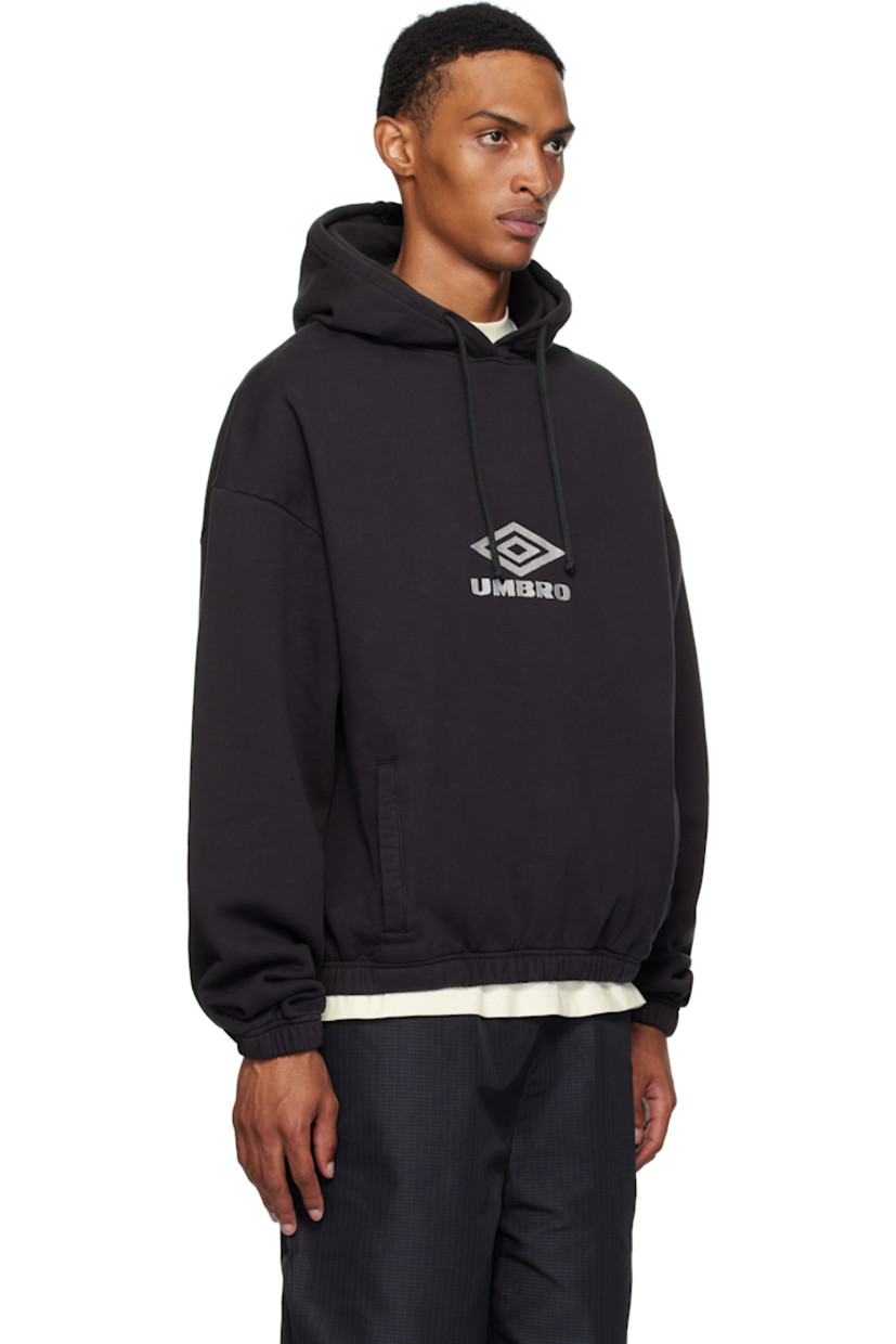 Heavyweight cotton fleece hoodie. 

· Drawstring and integrated balaclava at hood
· Embroidered logo at front
· Welt pockets at waist
· Elasticized hem and cuffs
· Dropped shoulders

Supplier color: Black