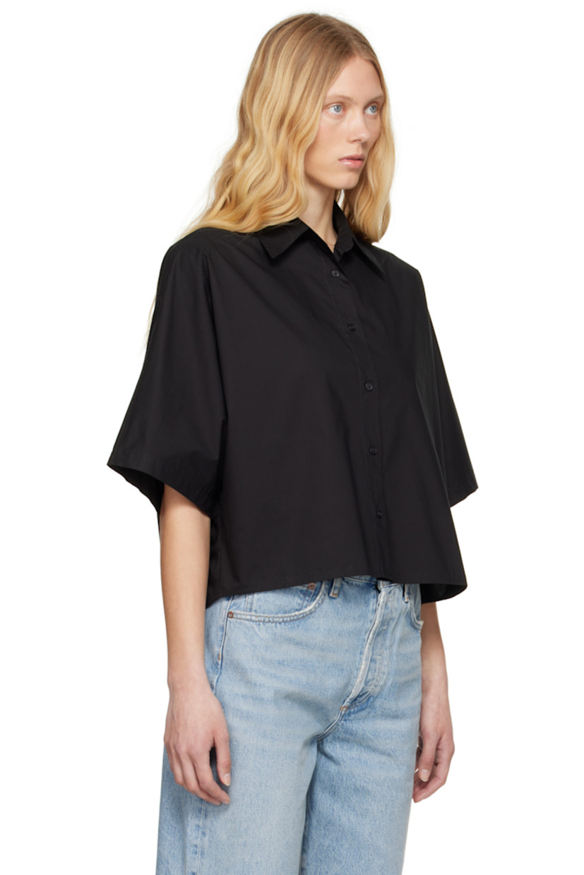 Oversized lightweight cotton poplin shirt.

· Boxy-fit
· Spread collar
· Button closure
· Cropped droptail hem
· Dropped shoulders
· Locker loop and box pleat at back yoke

Supplier color: Black
