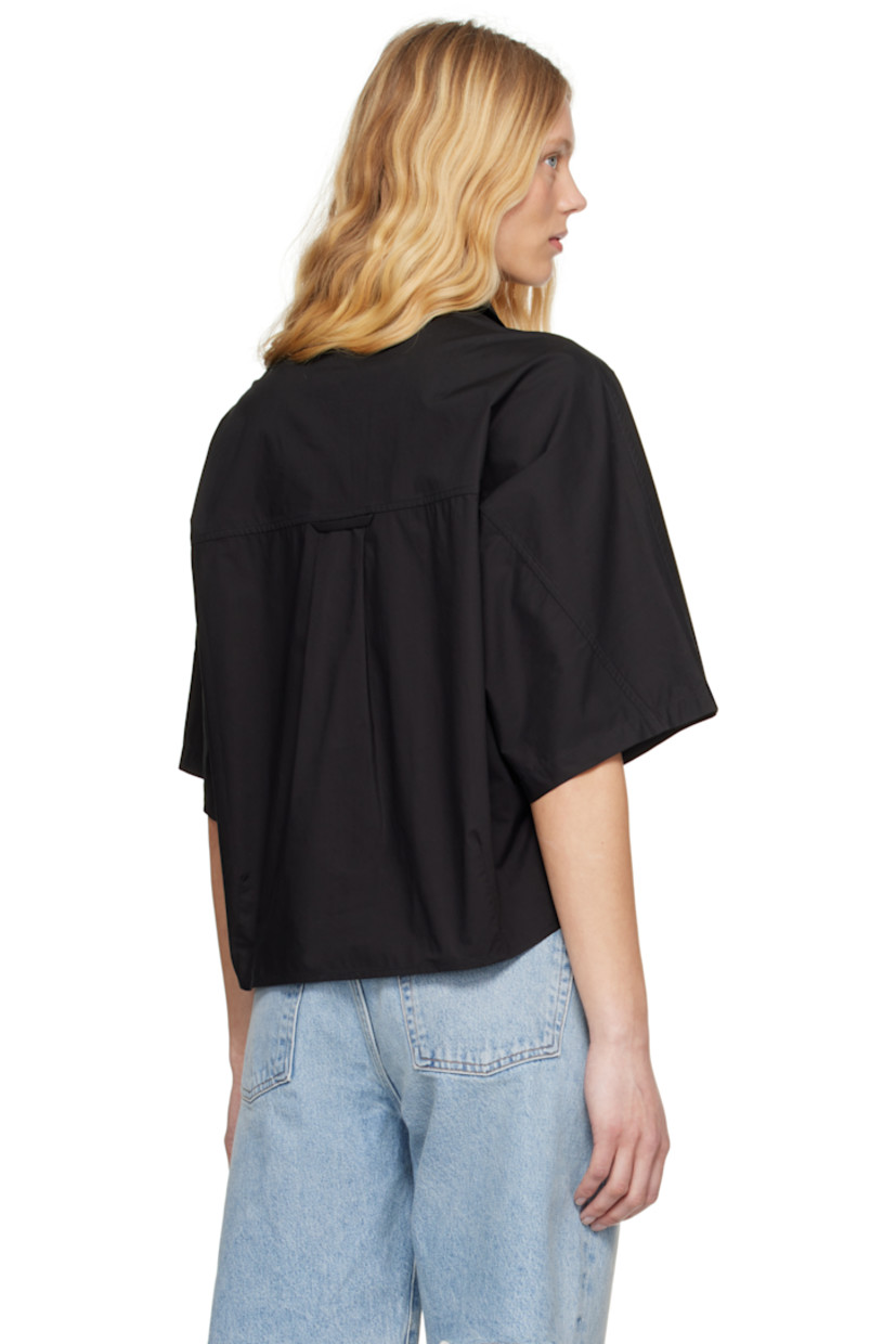 Oversized lightweight cotton poplin shirt.

· Boxy-fit
· Spread collar
· Button closure
· Cropped droptail hem
· Dropped shoulders
· Locker loop and box pleat at back yoke

Supplier color: Black
