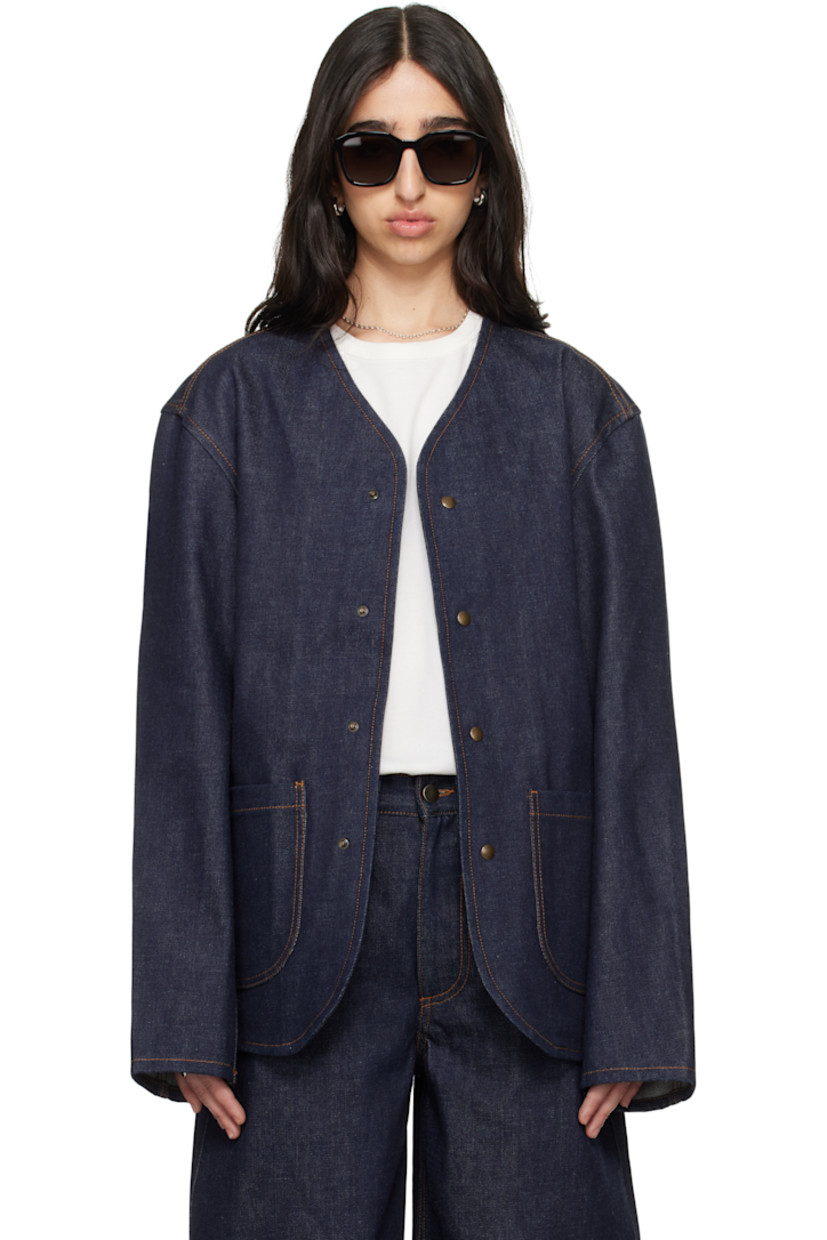 Non-stretch organic cotton denim jacket. 

· Y-neck 
· Press-stud closure 
· Patch pockets 
· Central vent at back hem 
· Patch pocket and logo patch at interior 
· Contrast stitching in tan 

Supplier color: Midnight blue