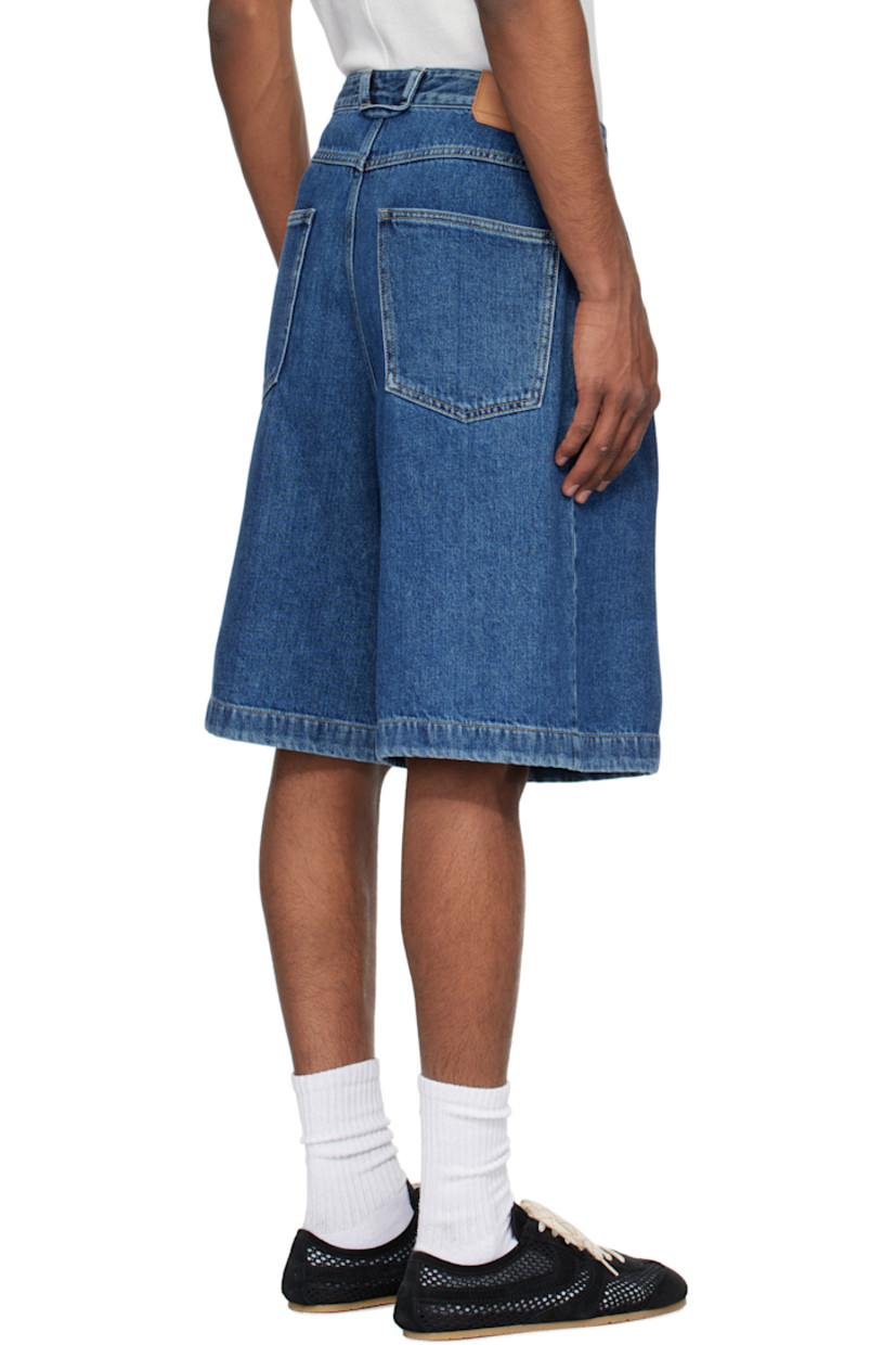 Non-stretch denim shorts. Fading throughout.

· Belt loops
· Pleats at waistband
· Four-pocket styling
· Zip fly
· Leather logo patch at back waistband
· Contrast stitching in tan

Supplier color: Blue