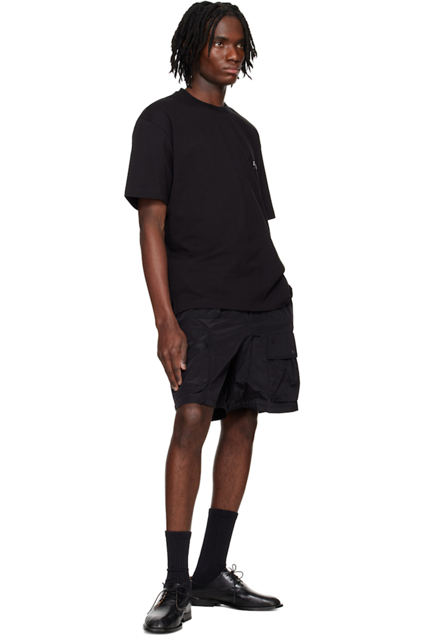 Cotton jersey T-shirt. 

· Rib-knit crewneck 
· Logo embroidered at chest
· Vented side seams 
· Logo and text printed at back 

Supplier color: Black