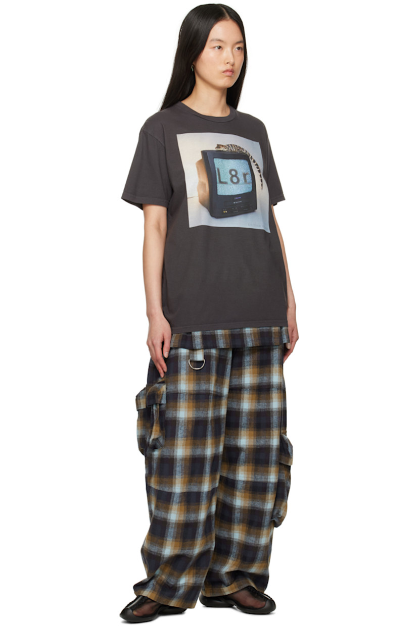 Organic cotton jersey T-shirt. 

· Rib-knit crewneck
· Graphic and logo printed at front 

Supplier color: L8r