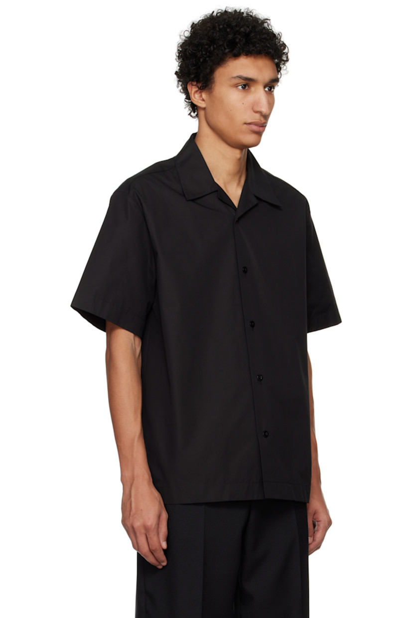 Boxy-fit cotton poplin shirt. 

· Open spread collar
· Button closure

Supplier color: Black