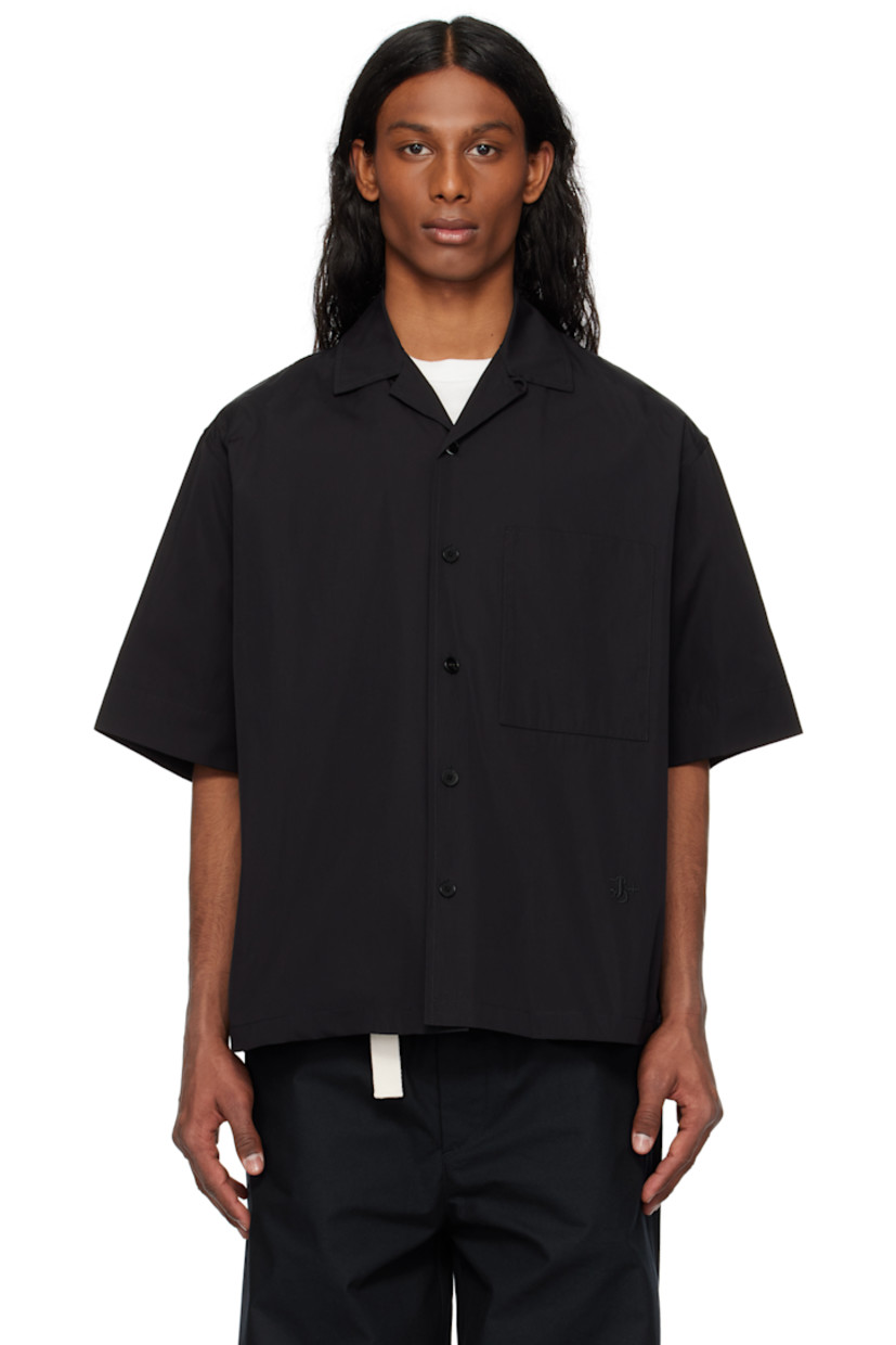 Loose-fit cotton poplin shirt.

· Open spread collar
· Button closure
· Patch pocket
· Logo embroidered at front
· Dropped shoulders
· Horn hardware

Supplier color: Black