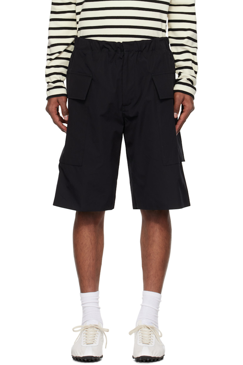 Cotton poplin cargo shorts. 

· Concealed drawstring at elasticized waistband
· Zip fly
· Logo embroidered at front
· Cargo pocket at outseams

Supplier color: Black