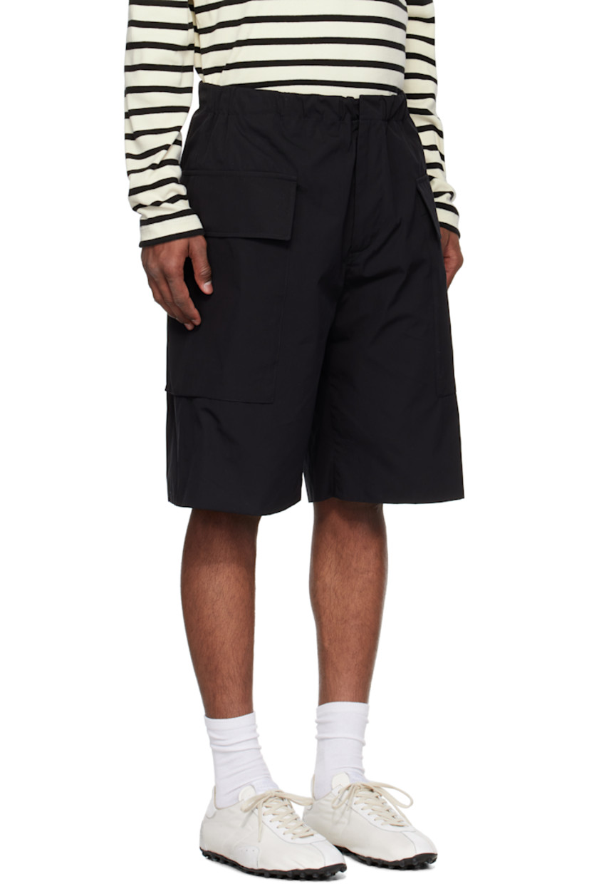 Cotton poplin cargo shorts. 

· Concealed drawstring at elasticized waistband
· Zip fly
· Logo embroidered at front
· Cargo pocket at outseams

Supplier color: Black