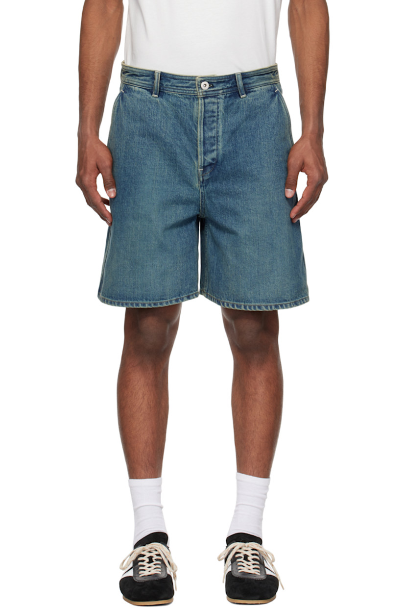 Non-stretch selvage denim shorts. Fading throughout.

· Belt loops
· Four-pocket styling
· Button fly
· Patch pockets at outseam
· Leather logo patch at back waistband
· Contrast stitching in white and beige

Supplier color: Blue
