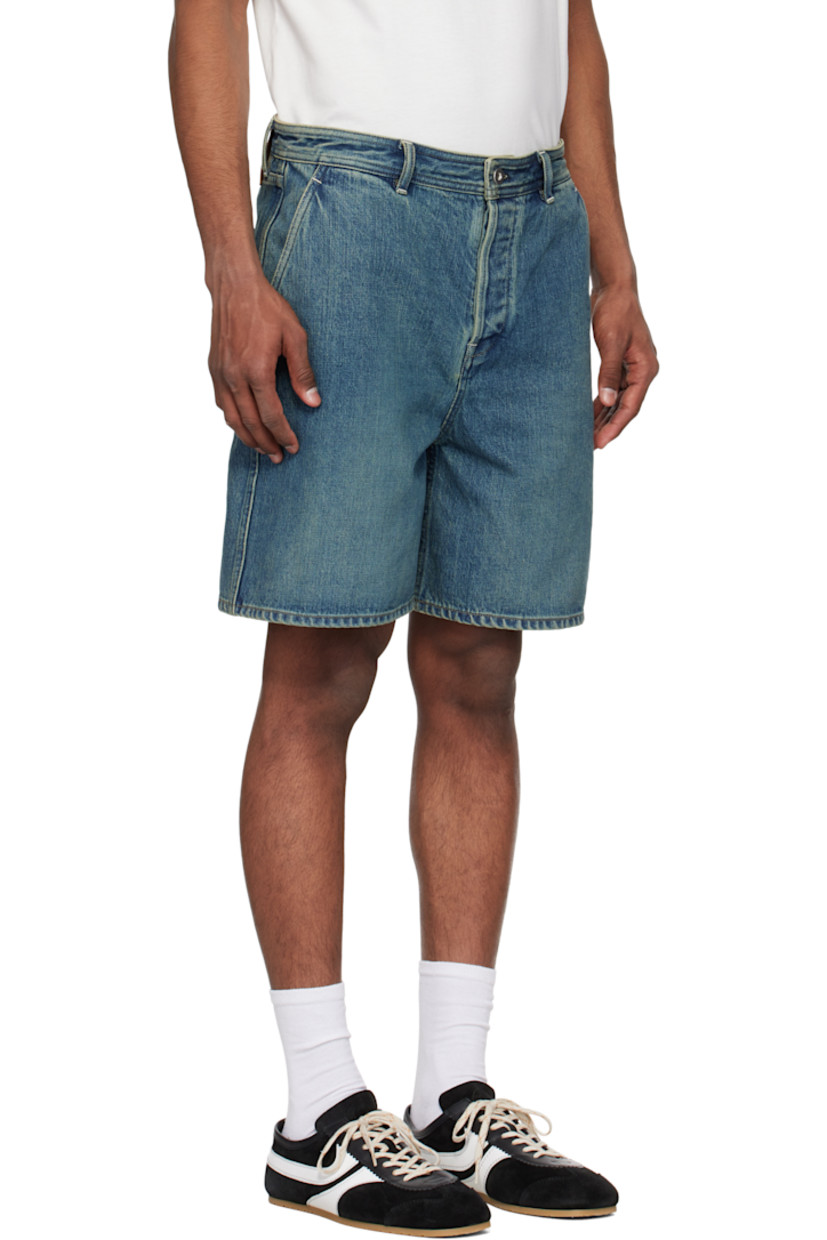 Non-stretch selvage denim shorts. Fading throughout.

· Belt loops
· Four-pocket styling
· Button fly
· Patch pockets at outseam
· Leather logo patch at back waistband
· Contrast stitching in white and beige

Supplier color: Blue