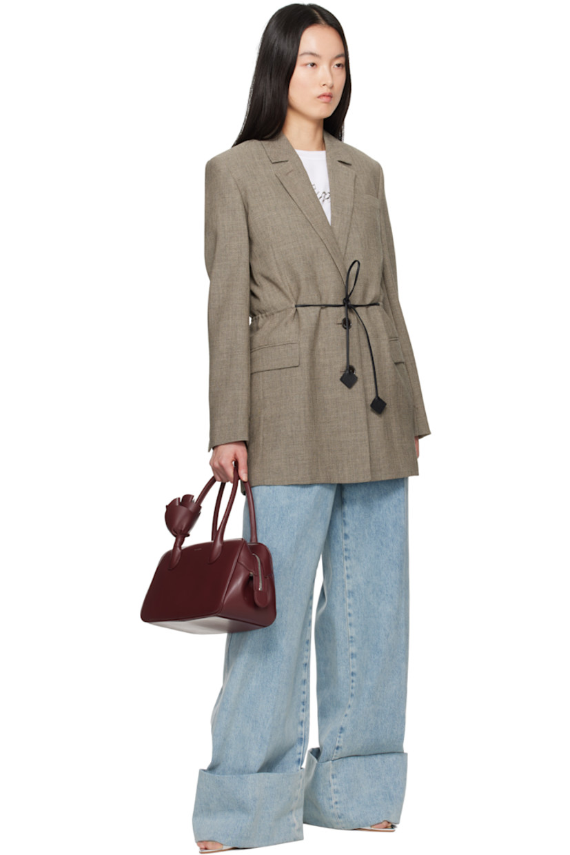 Plain-woven virgin wool blazer.

· Button fastening at notched lapel 
· Two-button closure 
· Self-tie fastening at front
· Welt pocket and flap pockets
· Padded shoulders
· Button fastening at vented cuffs 
· Central vent at back hem
· Partial bemberg lining

Supplier color: Lin