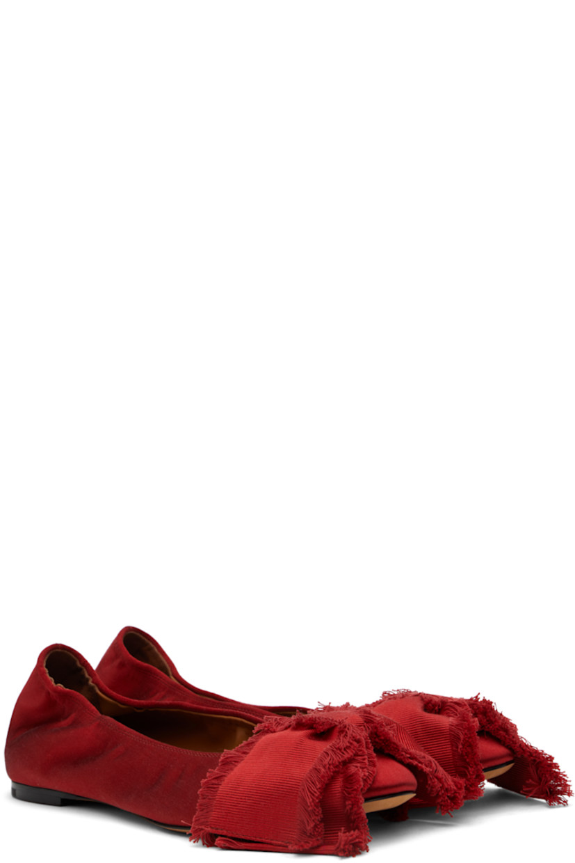 Satin ballerina flats in red.

· Ribbon bow with frayed edges at vamp
· Elasticized collar
· Grained leather interior
· Leather heel with rubber injection
· Nubuck sole

Supplier color: Carmine red
