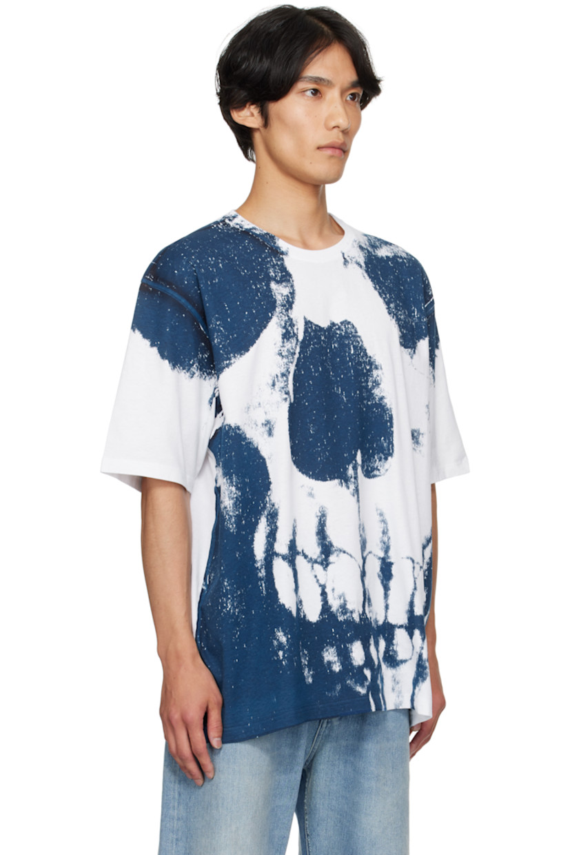 Recycled cotton jersey T-shirt.

· Rib-knit crewneck
· Graphic printed at front
· Logo printed at back collar

Supplier color: White/Blue