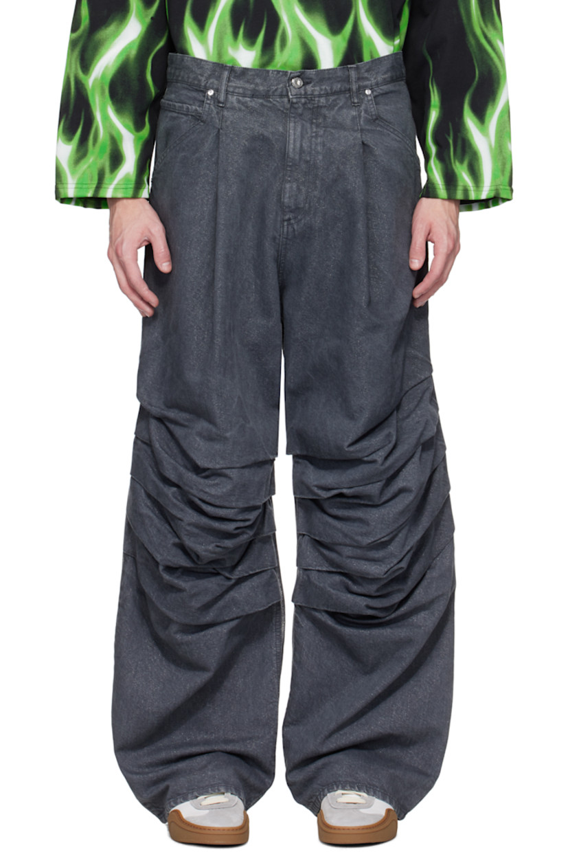 Non-stretch denim jeans. Metallic threads throughout. 

· Belt loops
· Five-pocket styling
· Zip fly
· Tucks at knees 
· Logo patch at back waistband
· Topstitching at back pockets

Supplier color: Grigio anthracite