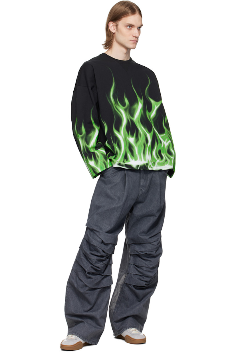 Non-stretch denim jeans. Metallic threads throughout. 

· Belt loops
· Five-pocket styling
· Zip fly
· Tucks at knees 
· Logo patch at back waistband
· Topstitching at back pockets

Supplier color: Grigio anthracite