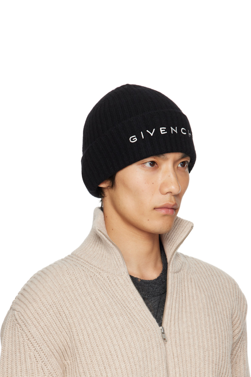 Rib-knit wool- and cashmere-blend beanie. Embroidered logo and logo graphic at rolled brim.

Supplier color: Black/White
