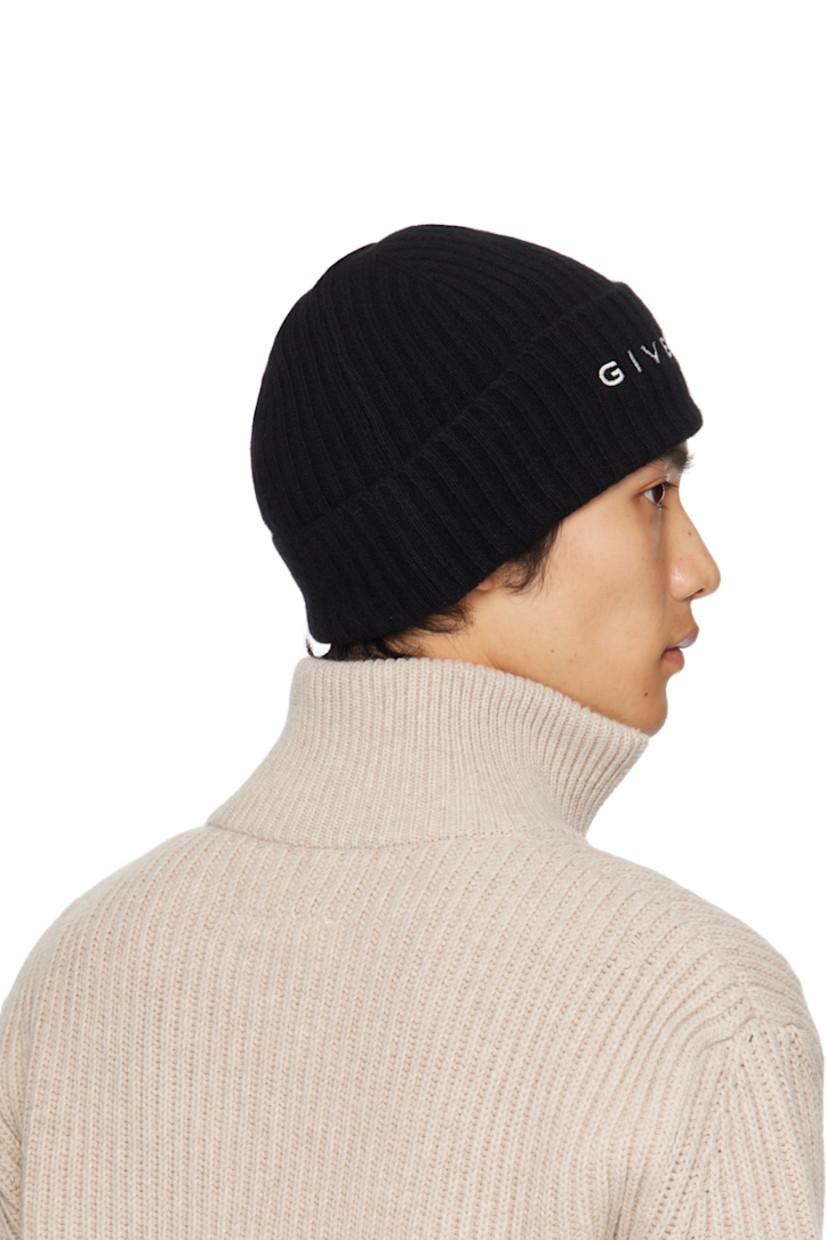 Rib-knit wool- and cashmere-blend beanie. Embroidered logo and logo graphic at rolled brim.

Supplier color: Black/White