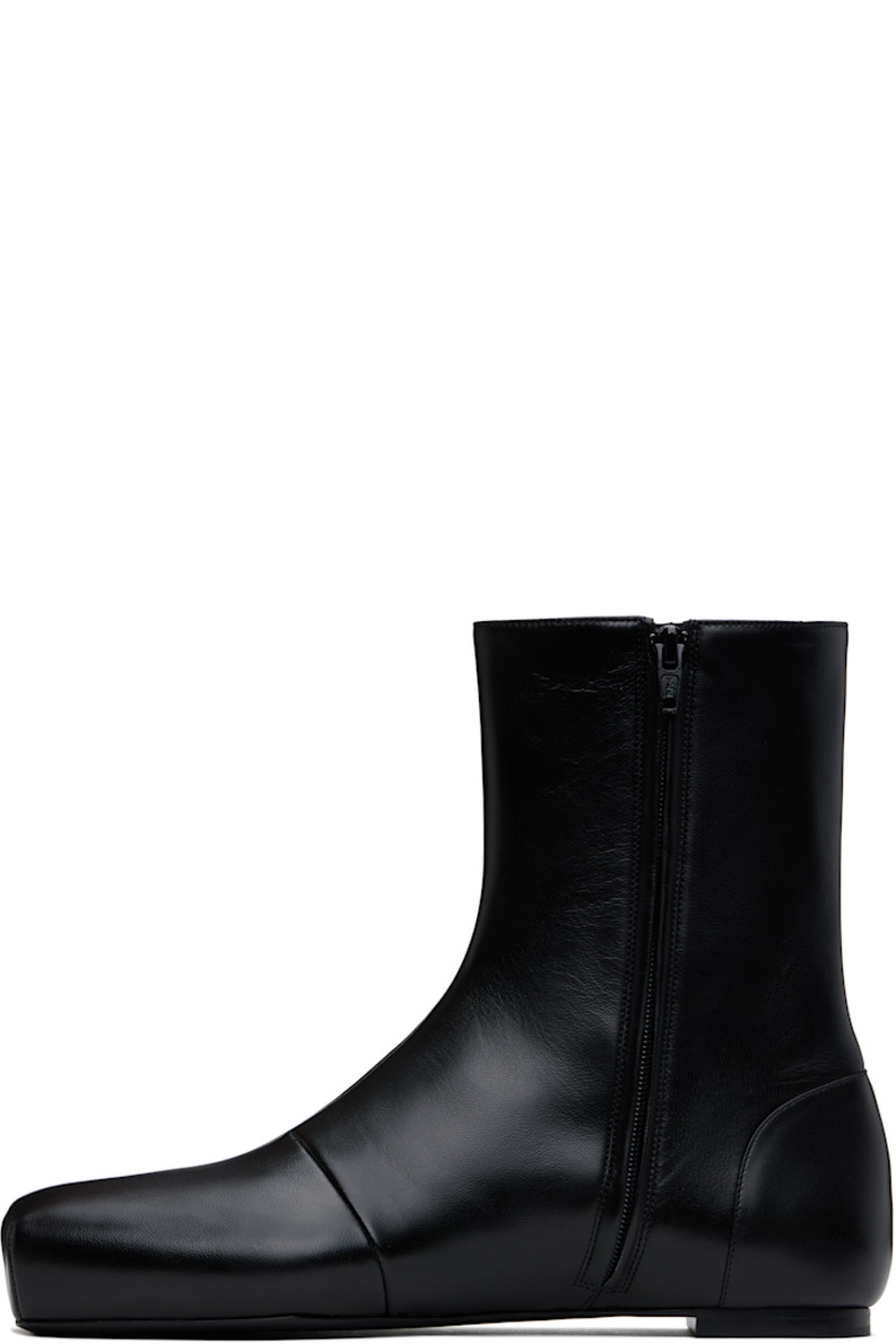 Ankle-high buffed lambskin boots in black.

· Square toe 
· Zip closure at inner side
· Leather sole with rubber injection 

Supplier color: Black